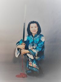 Zhou Yi mit Schwert